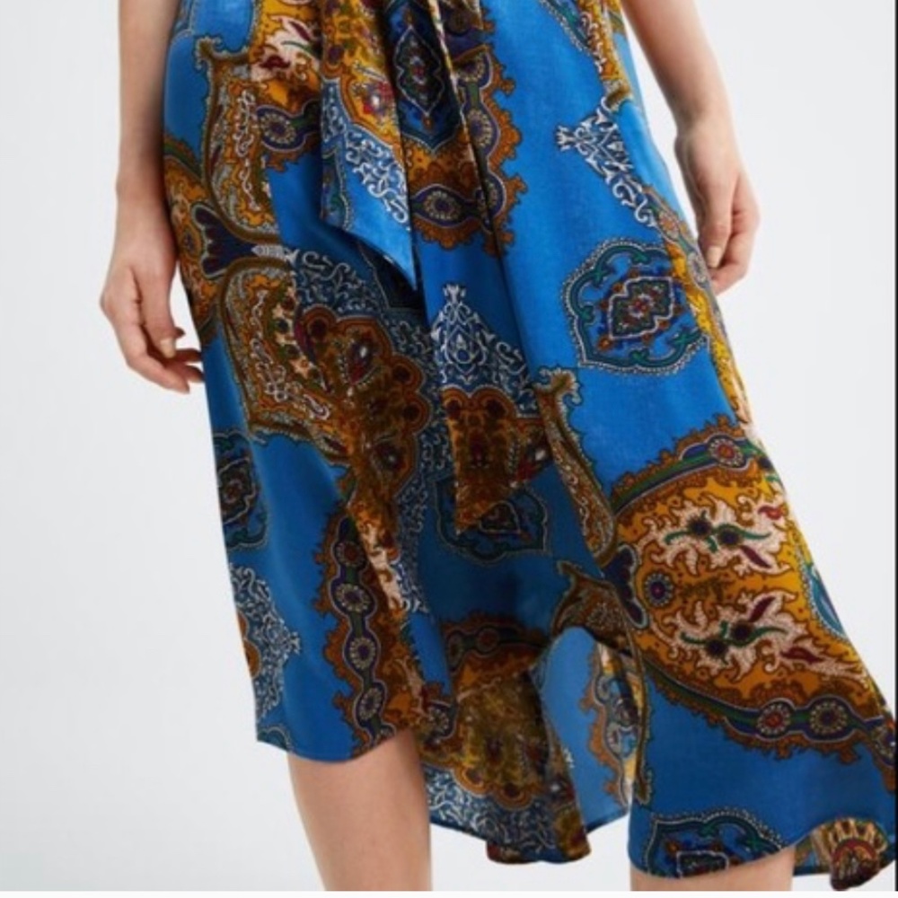ZARA Midi Skirt Size (S-M) Blue & Gold Paisley Print Size 26 Elastic Waistband